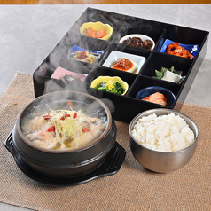 韓国料理まだんKITTE大阪店のおすすめランチ1