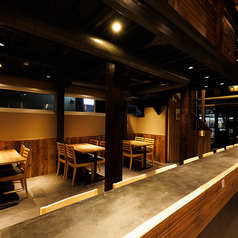 【１Ｆ】調理風景が目の前で楽しめるテーブル席！