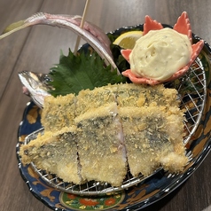 外はサクッと！1匹丸々！鯵のレアフライ