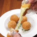 料理メニュー写真 チーズインポテトボール
