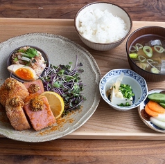 厚切りハムカツ定食～粒マスタードソース～