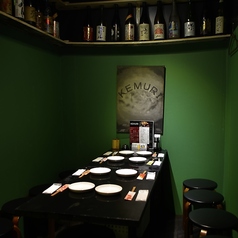 半個室のテーブル席