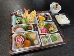 割子弁当　(本体価格3,500円)