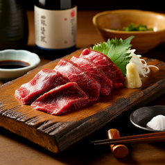 新鮮な馬刺しを贅沢に楽しむ絶品料理