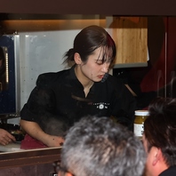 ライブ感溢れるカウンター