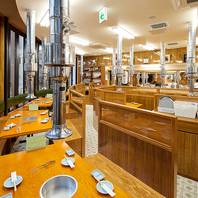 明るく清潔感あふれる店内で快適なお食事を