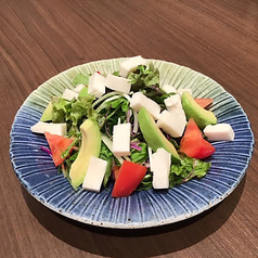 じーまみ―豆腐とアボカドのサラダ