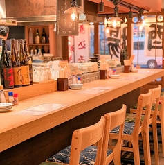 広々としたカウンター席はおひとり様も大歓迎