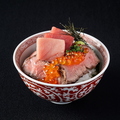 料理メニュー写真 贅沢牛トロいくら丼