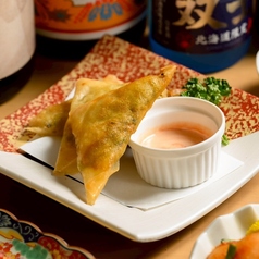 春菊と海老と大葉チーズの三角春巻き