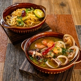 【女子会・ママ会♪】ナチュラルなインテリアに囲まれ、仲の良いご友人とゆったりワイワイ過ごすなら「ウグイス」へ！アヒージョや巻き串5種などシェアできる料理が人気です。