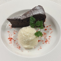 こだわりのコーヒーとスイーツで、ゆったりカフェタイム