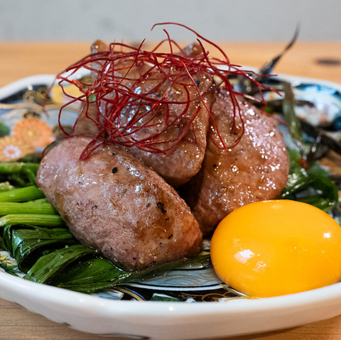炭火で焼き上げる香ばしい料理と落ち着いた空間をご提供します