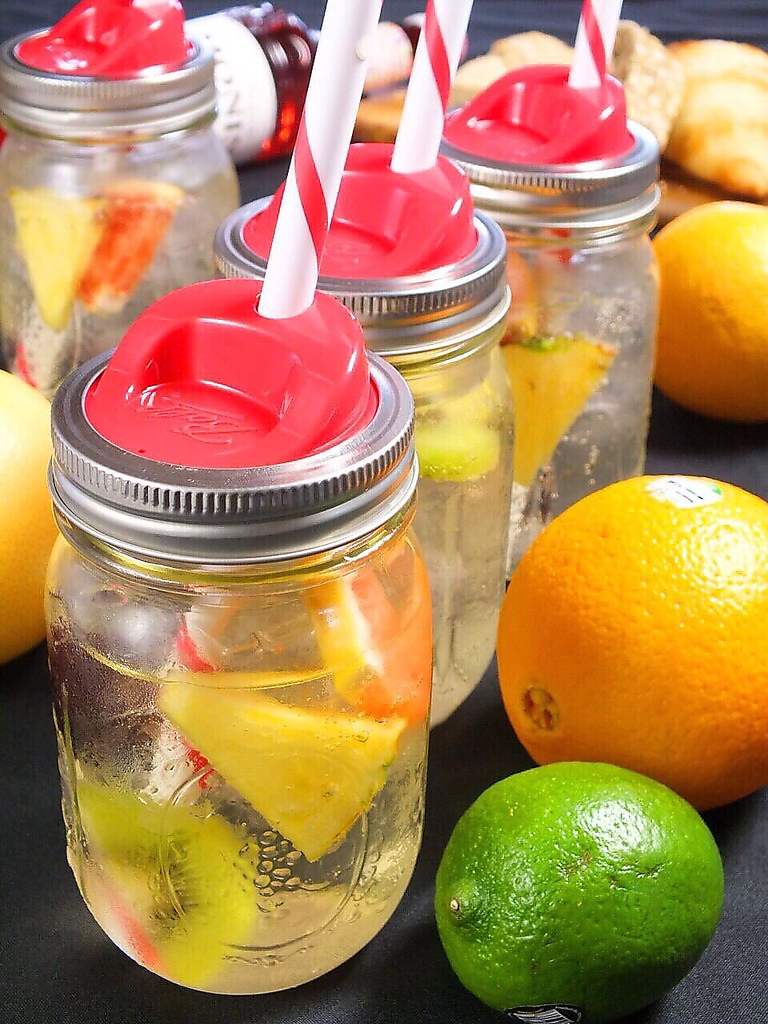 人気のフルーツをふんだんに使ったドリンクをご用意致しました（480円～ 税別）。