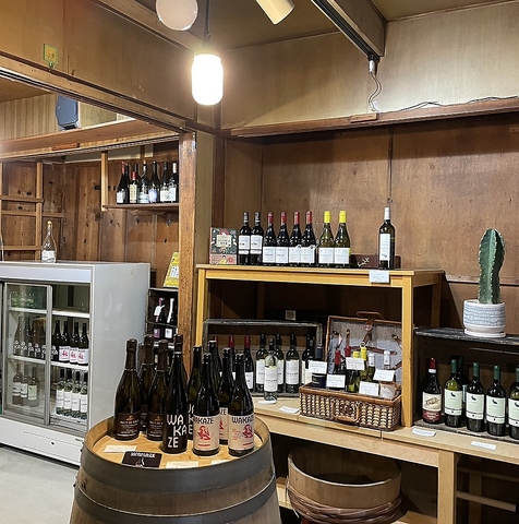 京都・壬生の小さなワインショップ。グラスワインバーも併設しています