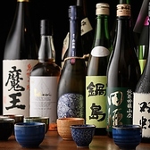 当店では、大吟醸や純米大吟醸を含む約30種類の日本酒を取り揃えています。地元の酒蔵から直送された逸品を、お料理に合わせてお楽しみいただけます。ぜひ、贅沢な味わいをご堪能ください。