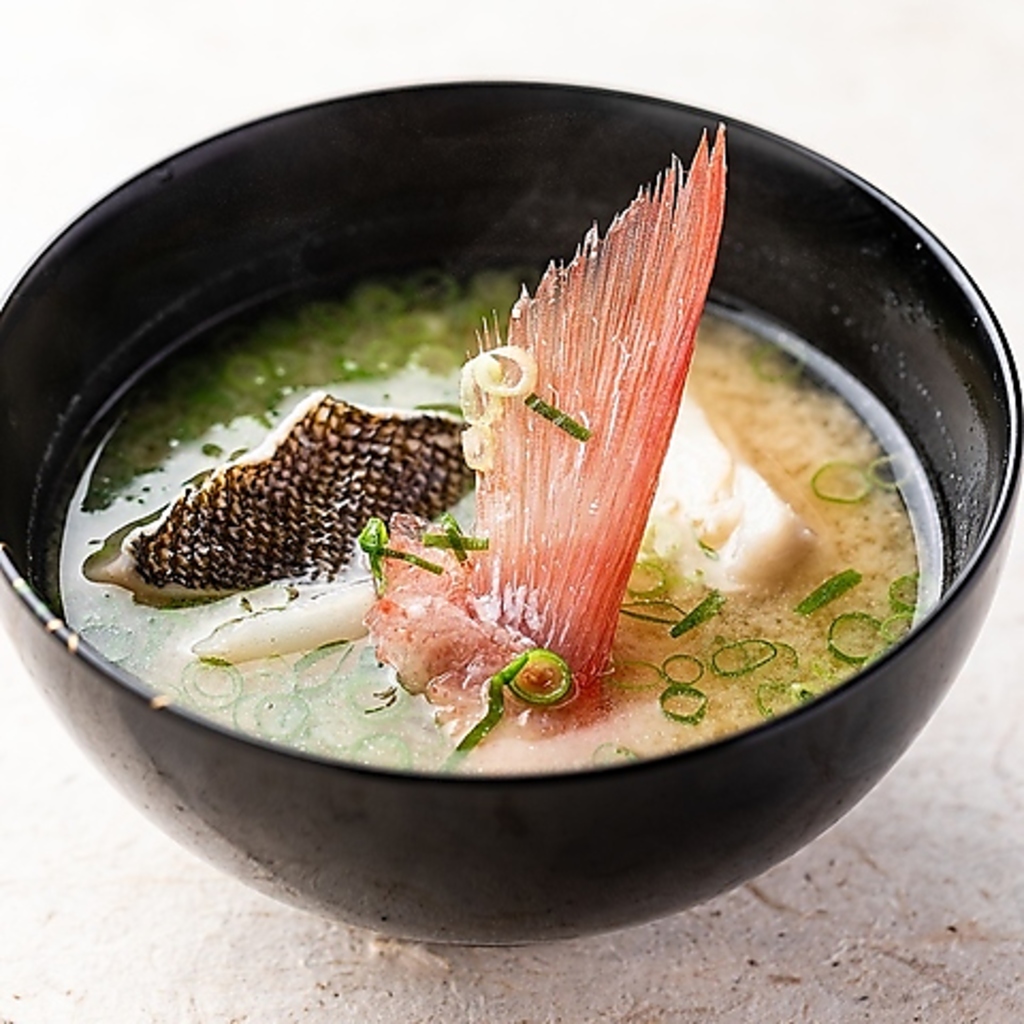 豊洲市場から直送の鮮魚を取り扱う当店だからこそのご提供♪海の幸の旨みがたっぷり沁みたあら汁です