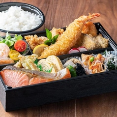 自慢の大海老フライと漬け焼き魚弁当