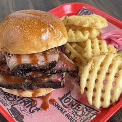 ランチタイムは11:30～14:00