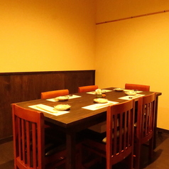加古川駅から徒歩5分！宴会利用に最適なテーブル席をご用意！会社宴会や友人同士の飲み会利用◎ゆったりとした空間で旬の食材をお楽しみください。
