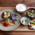 料理メニュー写真&nbsp;銀鮭の塩麹漬け定食～いくらがけ～