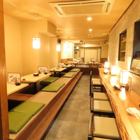 懐かしさと落ち着きを感じる和の店内空間