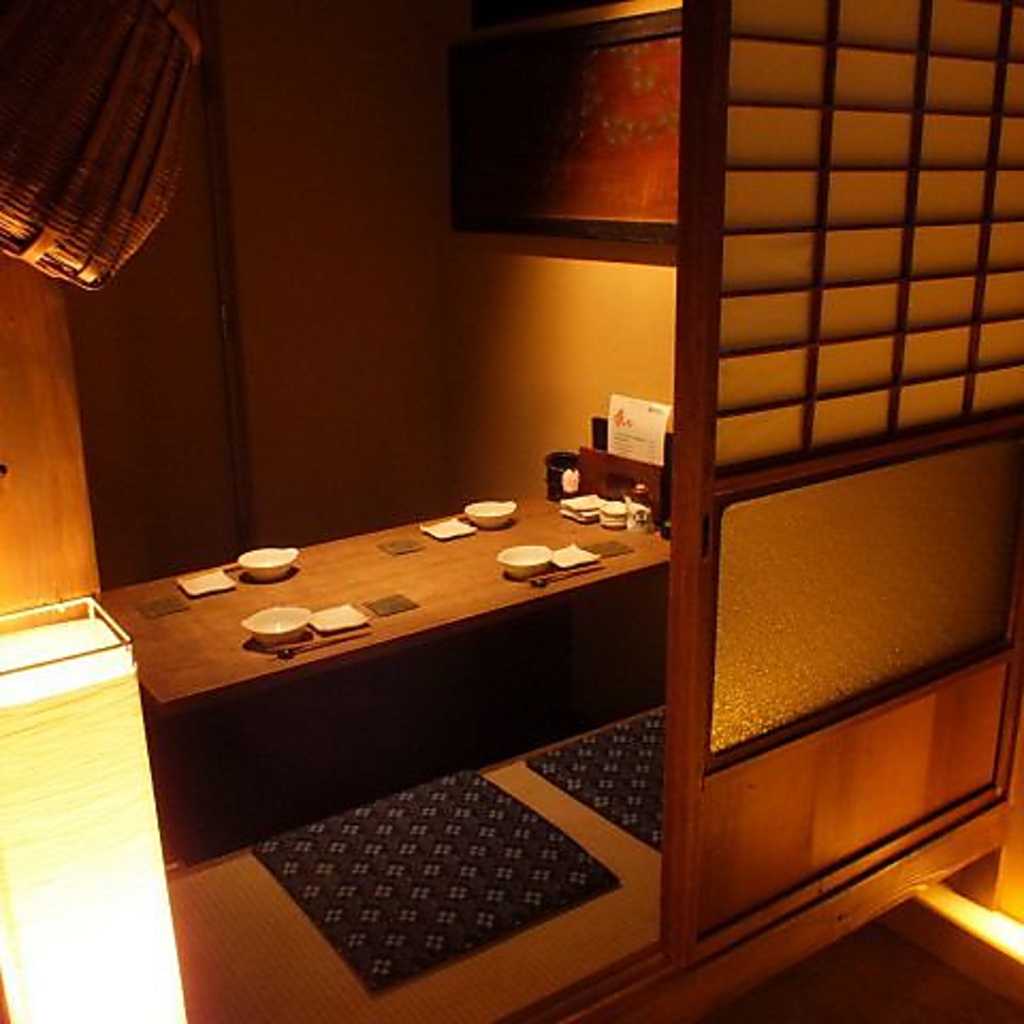 古民家空間がどこか懐かしい掘りごたつ席。人目が気になる時や静かにお食事されたい時にご利用下さい