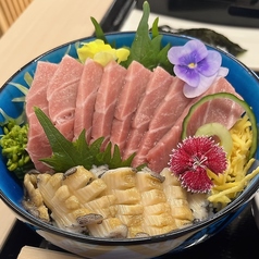 活あわび中とろ丼