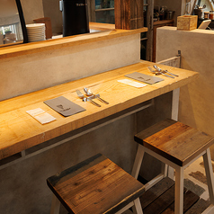 お1人様や一息つきたい時などにもご利用いただきやすい、カウンター席をご用意しております◎