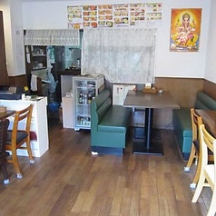 1名様～ご利用可能な広いテーブル席。片側ソファのお部屋なので、ゆったりとお過ごし頂けます。ご家族やご友人とのお食事会に是非ご活用ください。