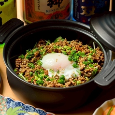 土鍋入 シビカラ肉飯 半熟卵乗せ 