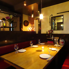 個室風のソファ席も3パターンございます！　仕切りがありますので、プライベートシーンでのご利用に最適です