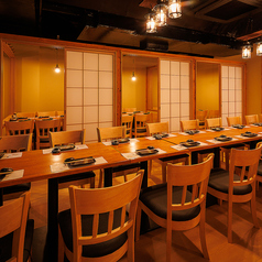 貸切宴会も承っております。広々とした空間で、プライベートな宴会を楽しむことができます。最大176名様まで対応可能で、特別なメニューと飲み放題プランもご用意。会社の宴会やグループでの集まりに最適です。お問い合わせはお気軽に。