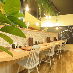駅近のショッピングセンター内にあるお店です。カウンター席もご用意ございます！ご友人・カップルやお一人様も大歓迎です◎