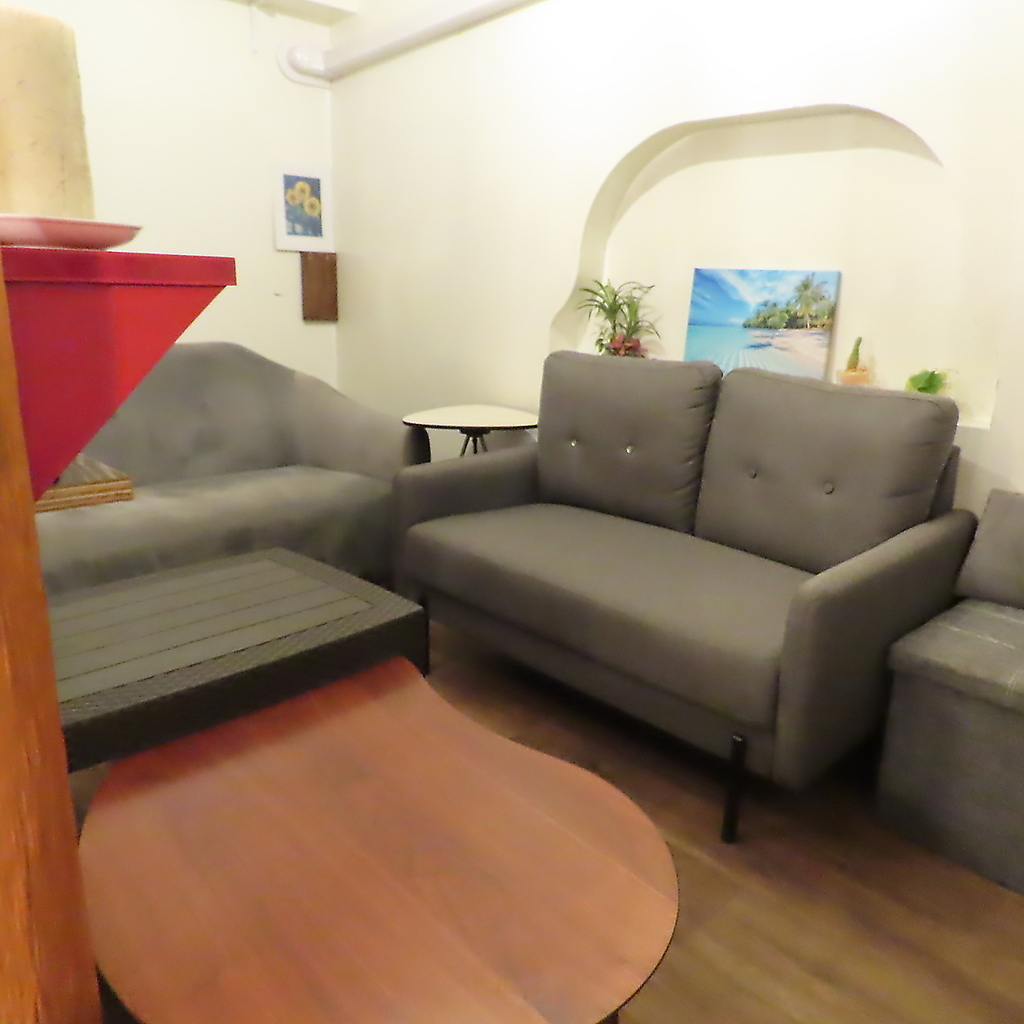 旭川のBAR☆ふかふかソファーでゆったり♪ご友人や仲間と一緒にくつろぎの時間をお過ごしください！