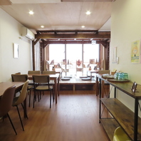 小上がり席やフリーWifi完備！多彩なシーンに◎