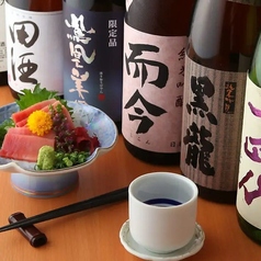 店主厳選の地酒は常時50種以上