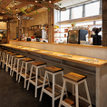 木の温もりを感じられるカウンター席。温かい雰囲気でお1人様でも気軽にご利用いただけます◎