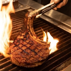 厳選されたアメリカ産アンガス牛のリブロインを 国内で熟成（ドライエイジング）した【トマホーク】