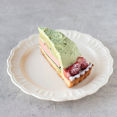 抹茶といちごムースのタルト
