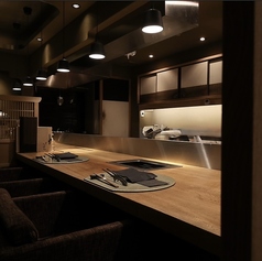 個室は4名様×5部屋を組み合わせることで最大20名様までのご宴会にご利用頂けます。大切なプライベート空間としてお使いいただけます。20名様～46名様で貸切も承ります。