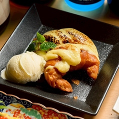 揚げクロワッサンのクリームブリュレ~バニラアイスを添えて~