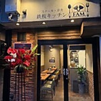 温かな光が包む、落ち着いたモダンな雰囲気の店内★