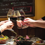 ワインは3000円台からご用意。手軽なワインから貴重なワインまで、さまざまな味わいをご堪能ください