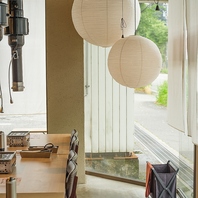 落ち着いた雰囲気の中でリラックスしながらお食事を♪