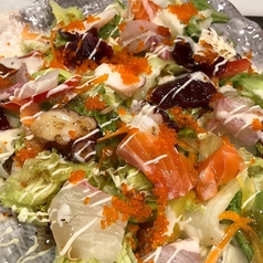 当店名物!海鮮たっぷりサラダ