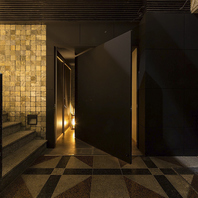 看板のない『焼鳥屋』がココに！