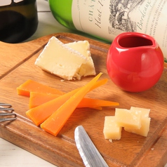 本日のチーズ三種盛り合わせ