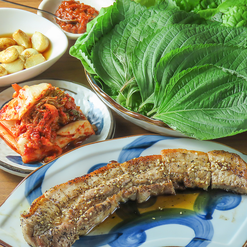 大人気のサムギョプサルは元韓国料理店で働いていたオーナー自慢料理♪