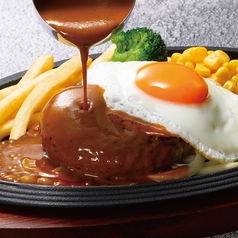 那覇の中心で味わえる「伝統の洋食×沖縄限定ドリンク」